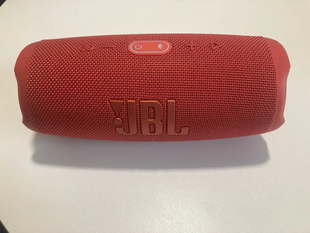 Jbl charge5 스피커 판매합니다.